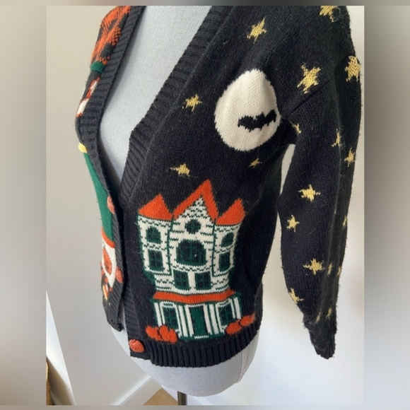 ISO I'm looking for this exact cardigan in small or medium - Picture 5 of 5